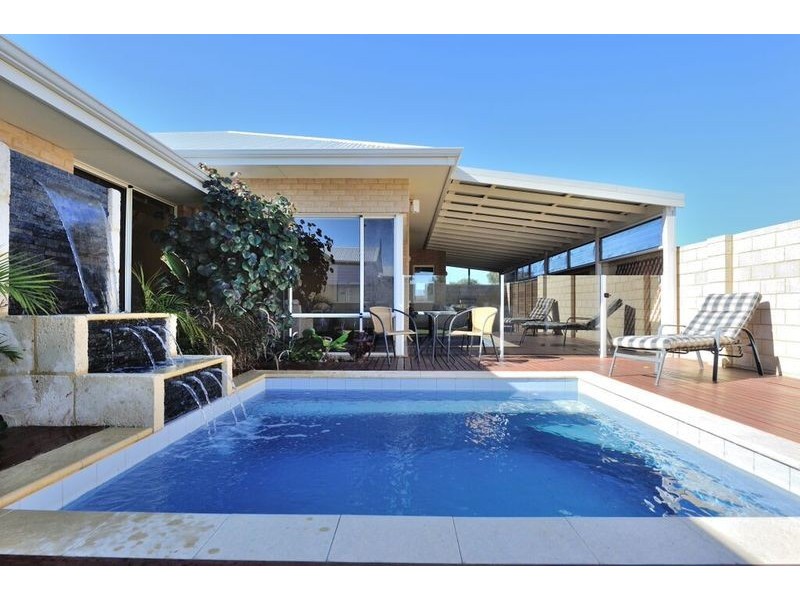 21 Buckingham Drive, Wannanup WA 6210