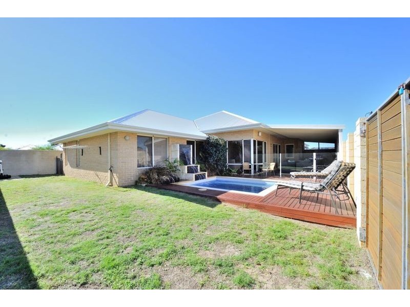 21 Buckingham Drive, Wannanup WA 6210