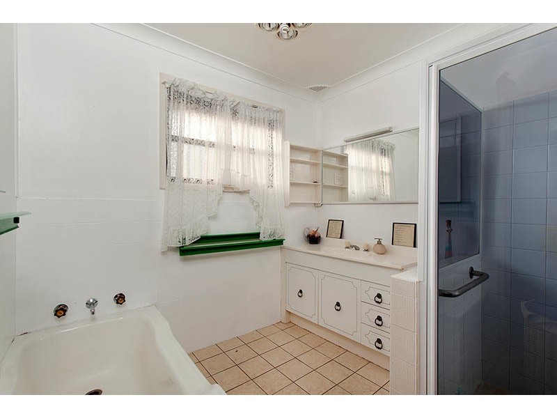 8 Camelot Place, Oak Flats NSW 2529