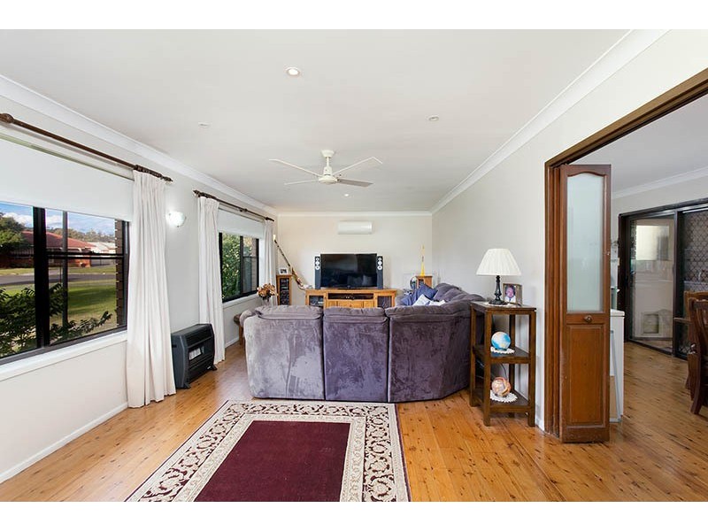 8 Camelot Place, Oak Flats NSW 2529