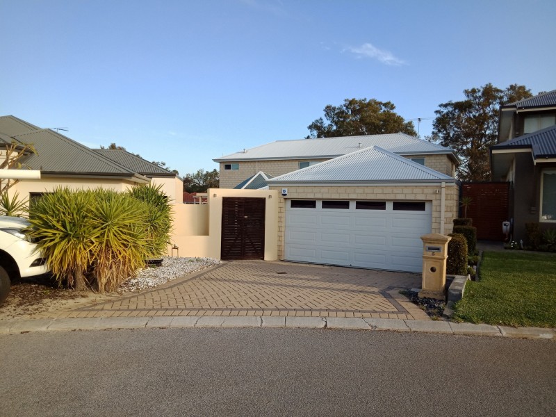 5 Auberge Lane, The Vines WA 6069