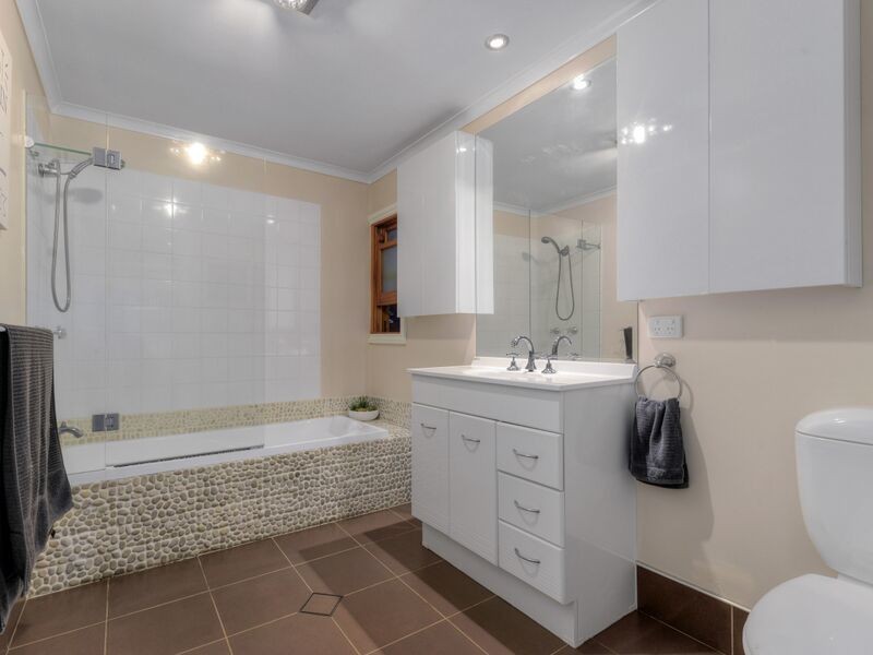 17 Paris Avenue, Morningside QLD 4170