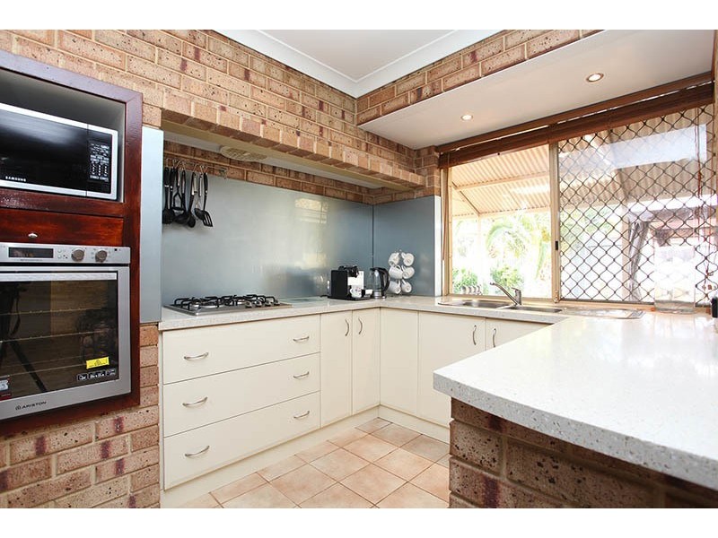 12 Cambridge Drive, Greenfields WA 6210