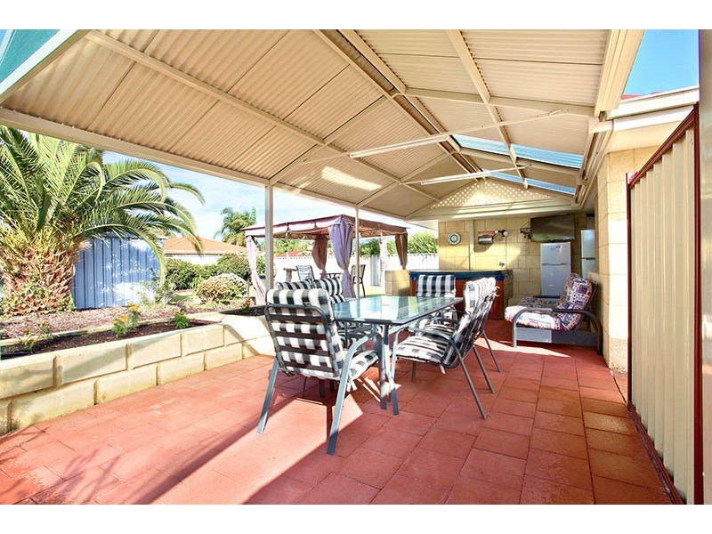 12 Cambridge Drive, Greenfields WA 6210