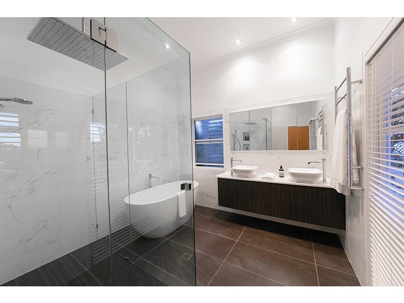 175  Mcilwraith Avenue, Norman Park QLD 4170