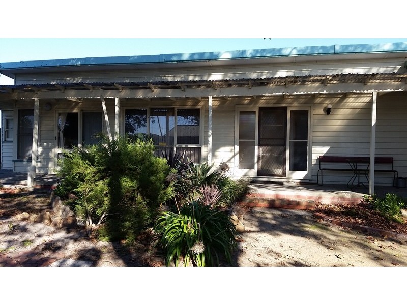 109 – 111 Seventh Avenue, Rosebud VIC 3939