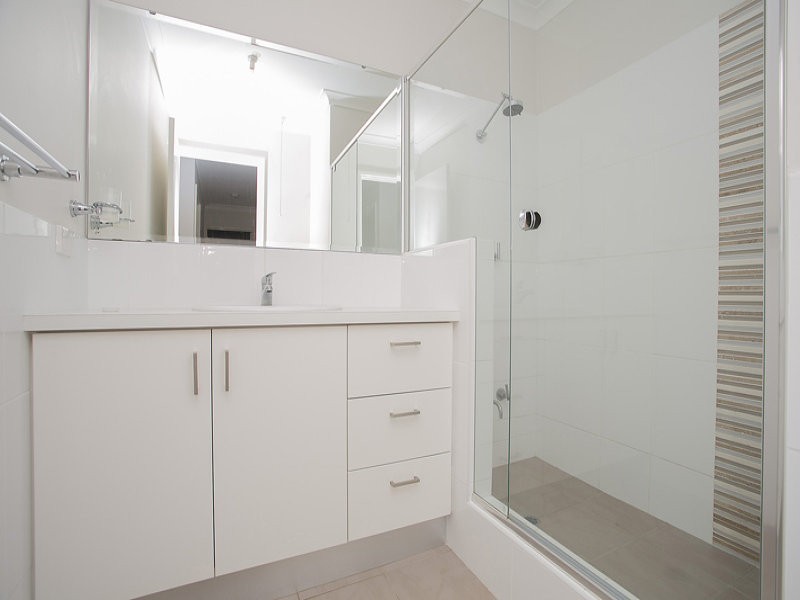 2/16 Naunton Crescent, Eden Hill WA 6054