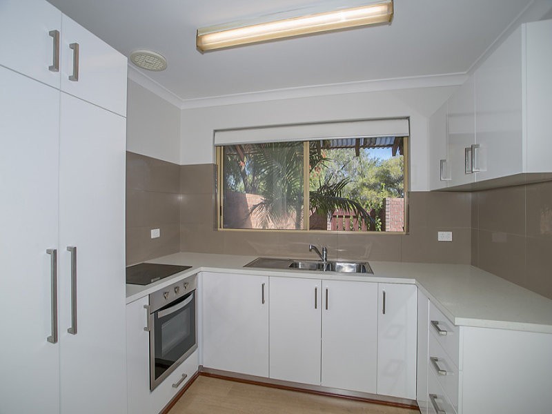 2/16 Naunton Crescent, Eden Hill WA 6054