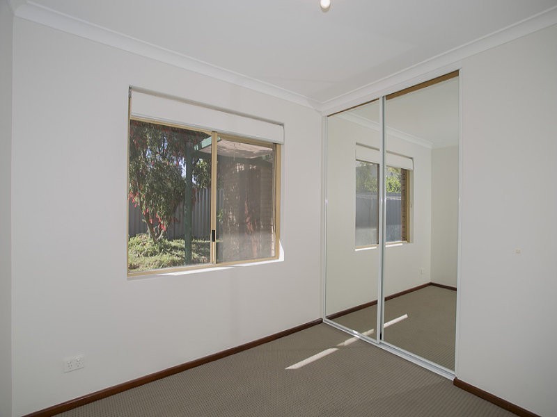 2/16 Naunton Crescent, Eden Hill WA 6054