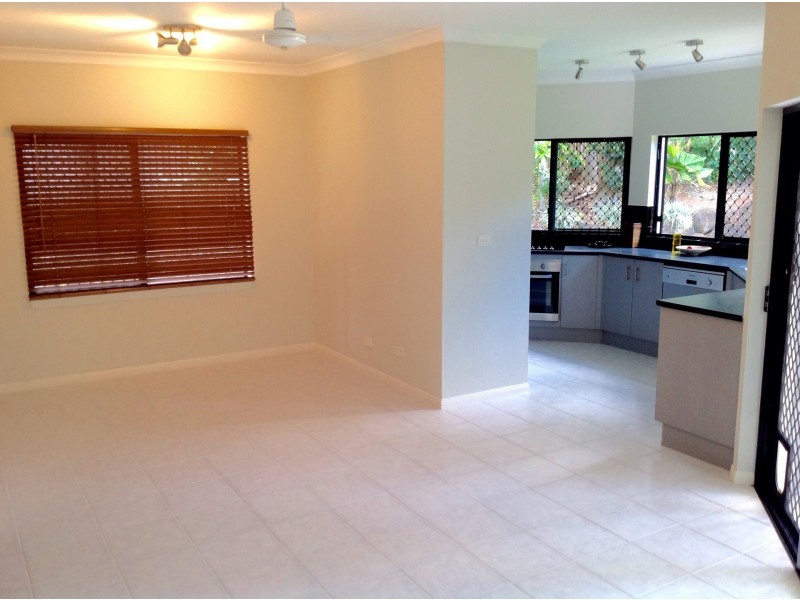 40 Daphne Drive, Redlynch QLD 4870