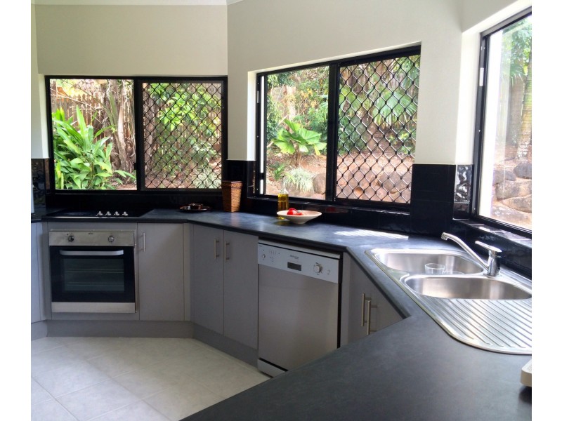 40 Daphne Drive, Redlynch QLD 4870