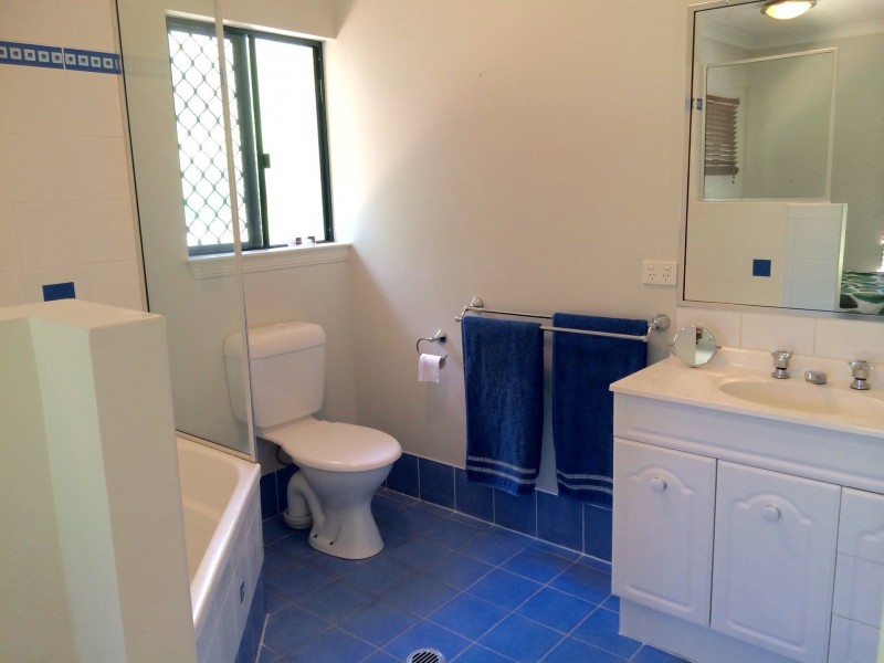 40 Daphne Drive, Redlynch QLD 4870