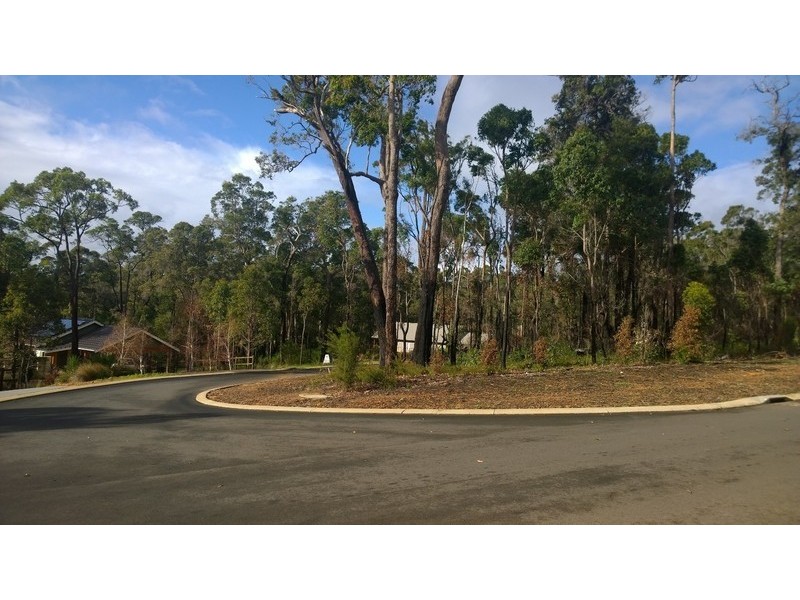 10 Sanctuary Circle, Cowaramup WA 6284
