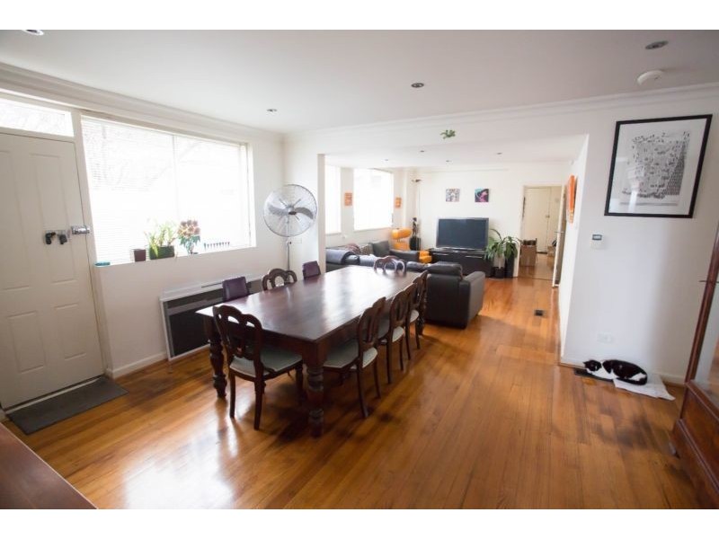 13a/3 Wimbledon Avenue, Elwood VIC 3184