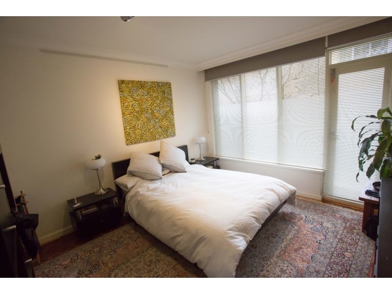 13a/3 Wimbledon Avenue, Elwood VIC 3184