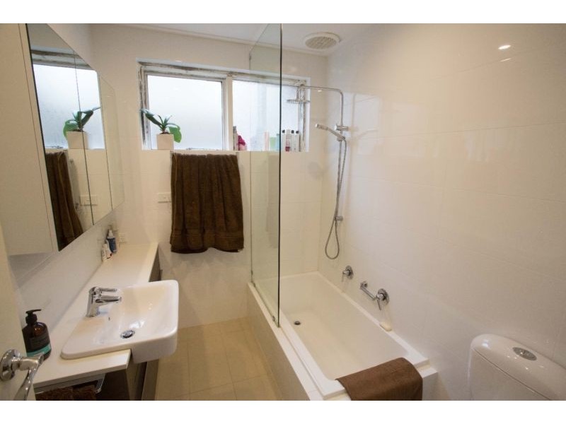 13a/3 Wimbledon Avenue, Elwood VIC 3184