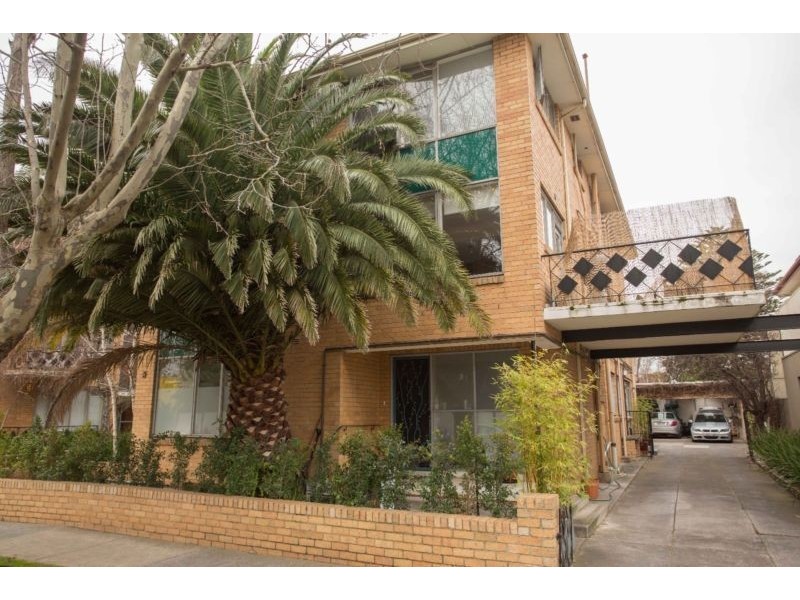 13a/3 Wimbledon Avenue, Elwood VIC 3184