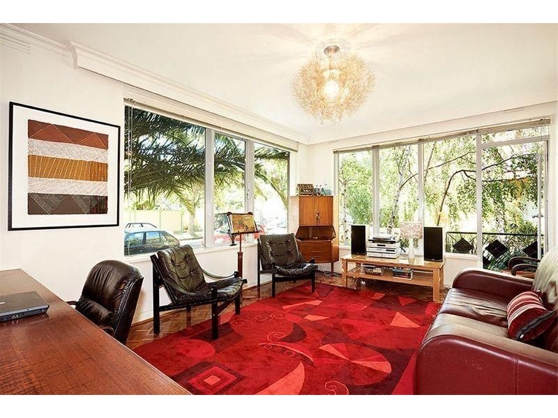 13a/3 Wimbledon Avenue, Elwood VIC 3184