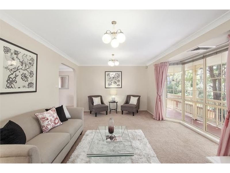 9 Dinmore Place, Castle Hill NSW 2154