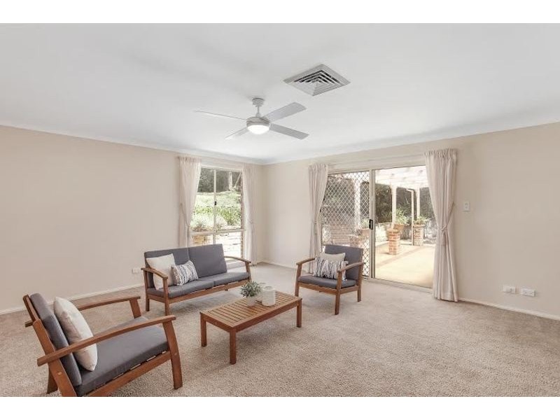 9 Dinmore Place, Castle Hill NSW 2154