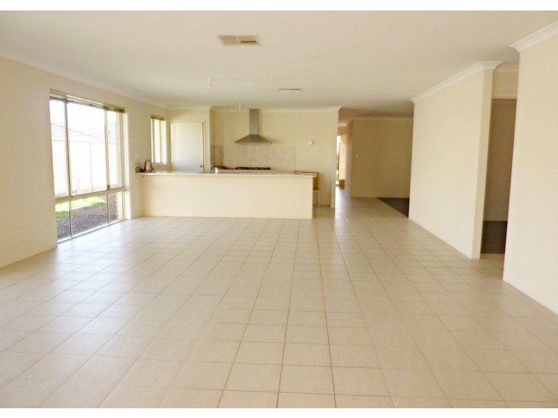 22 CAWANA PARKWAY, Lakelands WA 6180