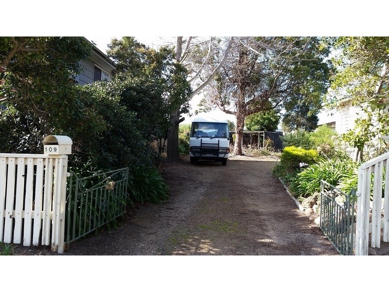 109 Seventh Avenue, Rosebud VIC 3939