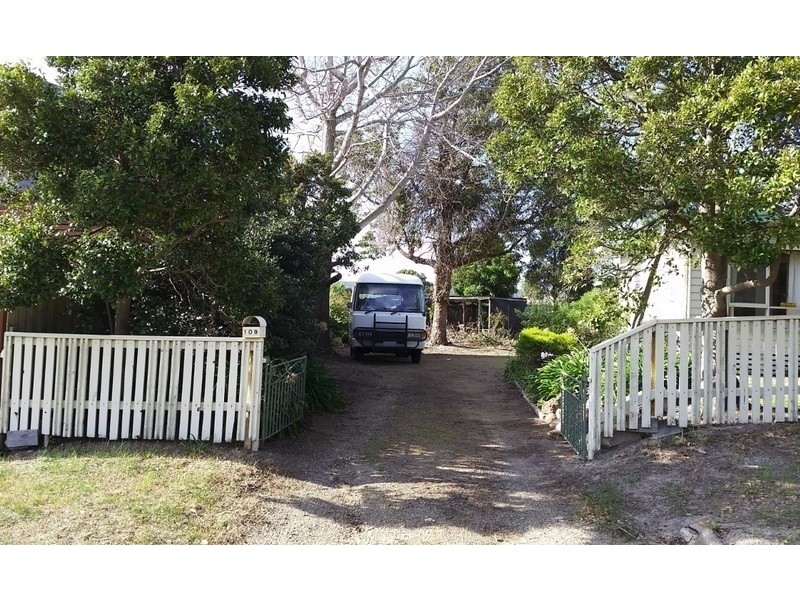 109 Seventh Avenue, Rosebud VIC 3939