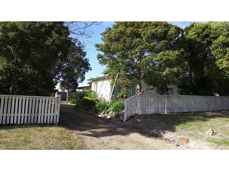 109 Seventh Avenue, Rosebud VIC 3939