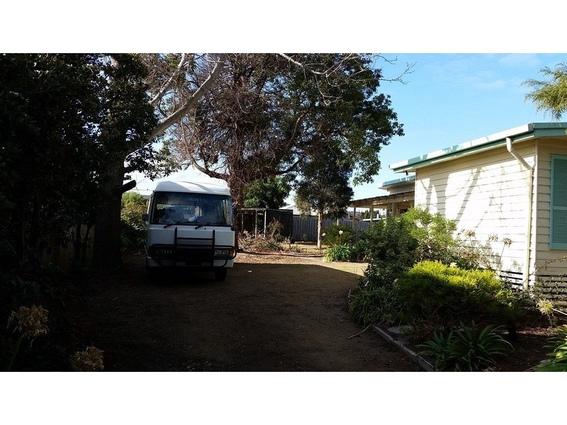 109 Seventh Avenue, Rosebud VIC 3939