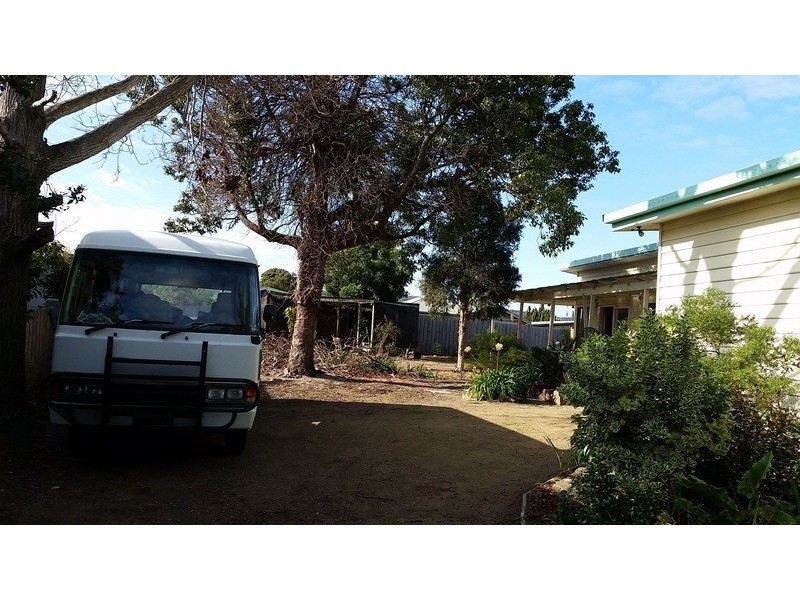 109 Seventh Avenue, Rosebud VIC 3939