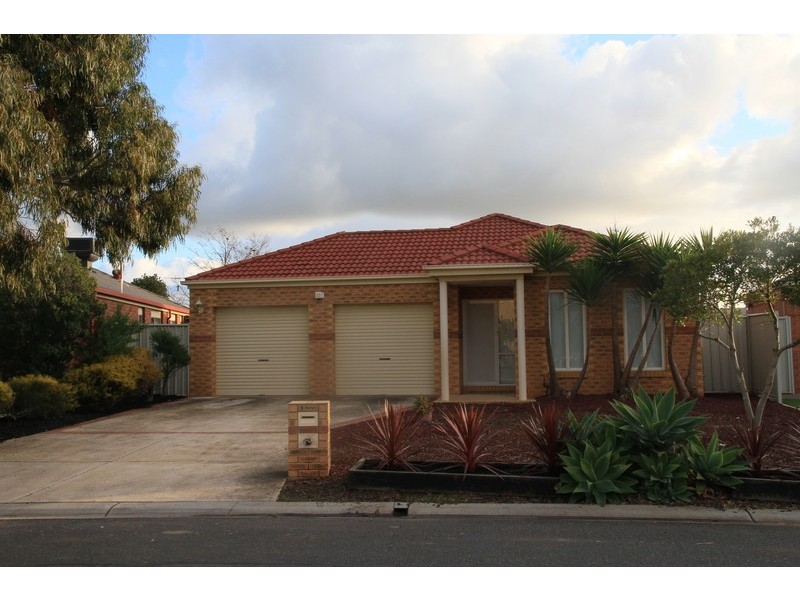 9 Bunya Close, Caroline Springs VIC 3023