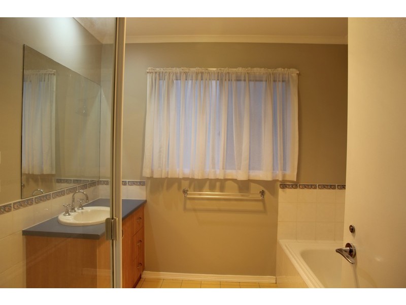 9 Bunya Close, Caroline Springs VIC 3023