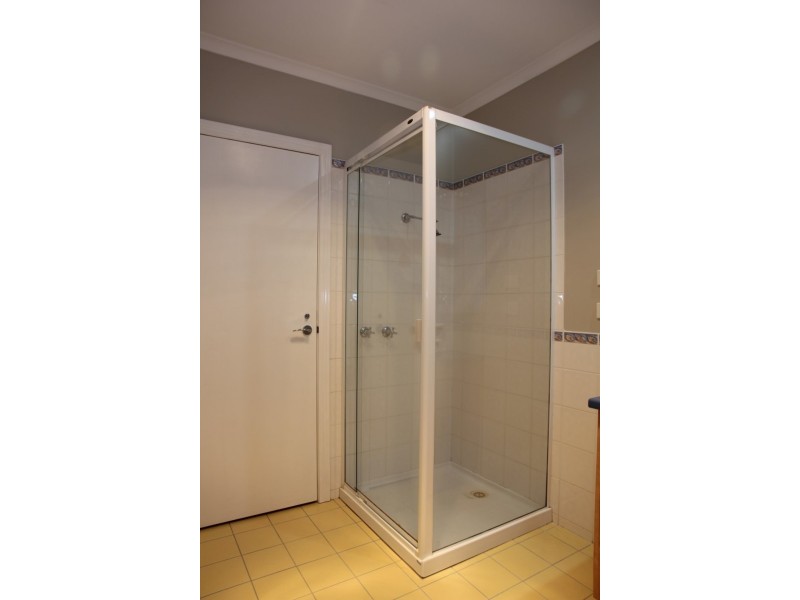 9 Bunya Close, Caroline Springs VIC 3023