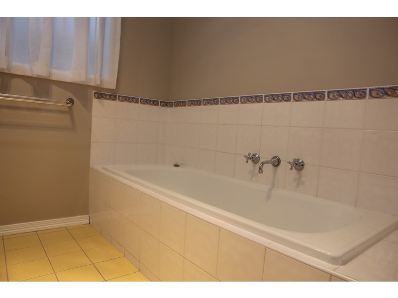 9 Bunya Close, Caroline Springs VIC 3023