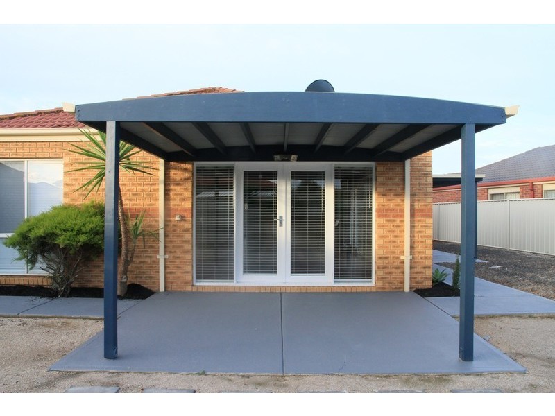 9 Bunya Close, Caroline Springs VIC 3023