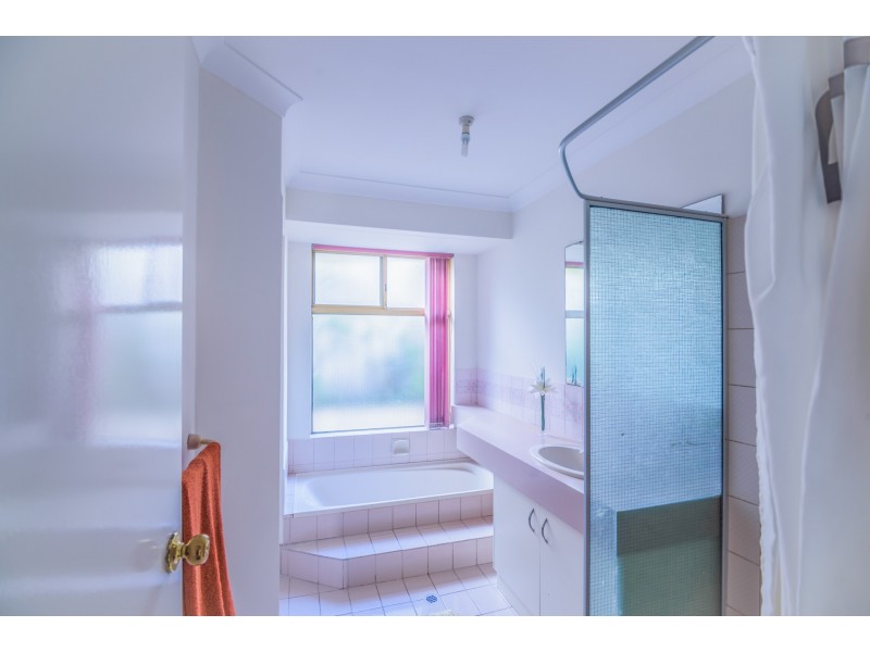 6 Avalon Close, Woodvale WA 6026