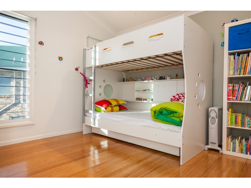 64 Kindara Street, Amity Point QLD 4183