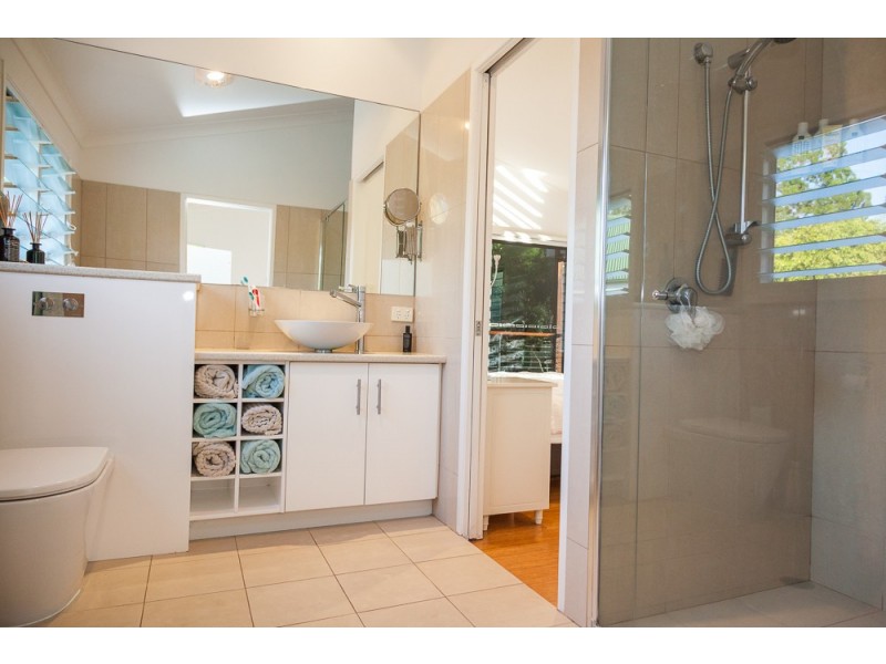 64 Kindara Street, Amity Point QLD 4183