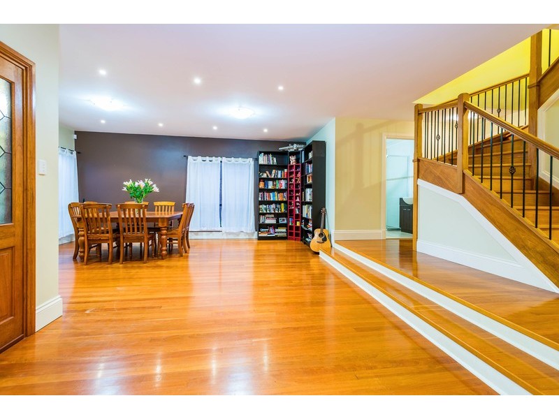 25 Arnold Street, Holland Park QLD 4121