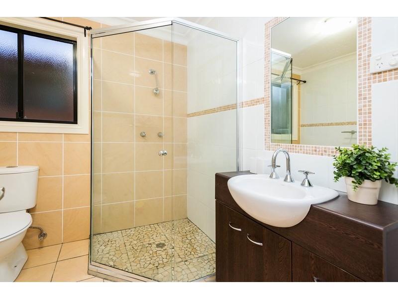 25 Arnold Street, Holland Park QLD 4121