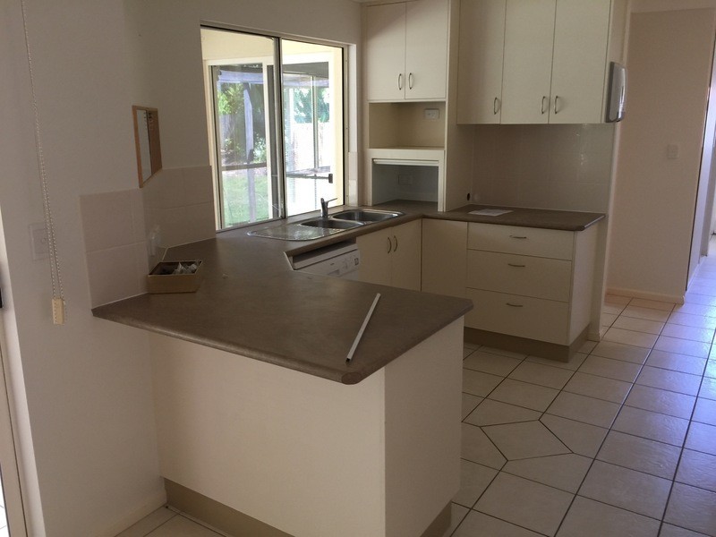 34 Valley Drive, Cannonvale QLD 4802