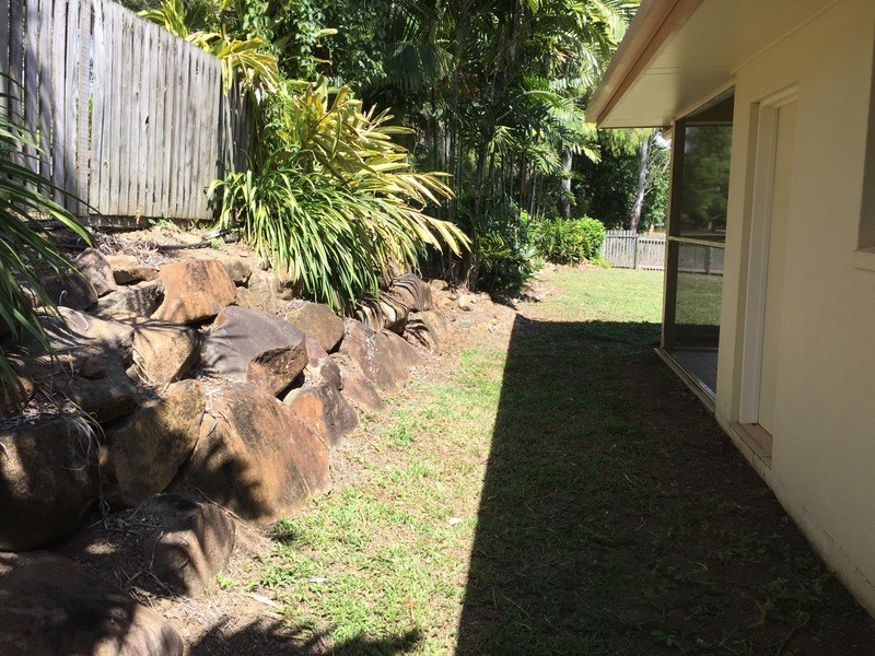34 Valley Drive, Cannonvale QLD 4802