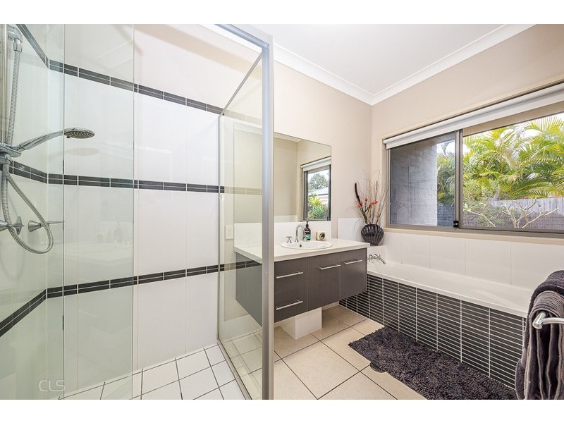 3  Bondi Court, Sandstone Point QLD 4511