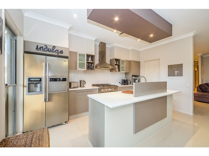 3  Bondi Court, Sandstone Point QLD 4511