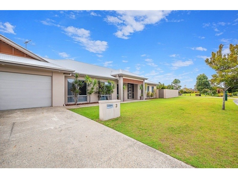 3  Bondi Court, Sandstone Point QLD 4511