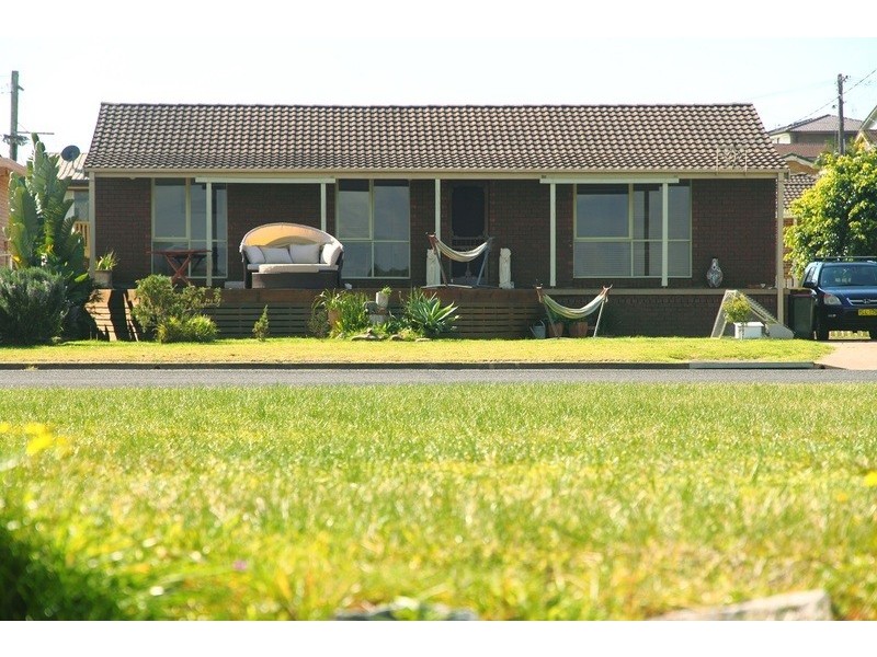 9 Crookhaven Drive, Greenwell Point NSW 2540