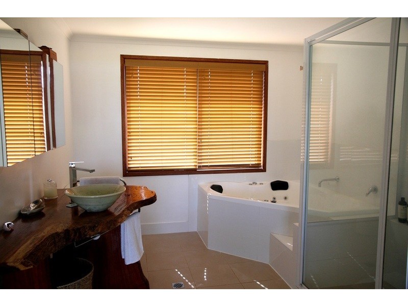 9 Crookhaven Drive, Greenwell Point NSW 2540