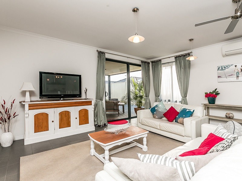 16 Atley Pass, Carramar WA 6031