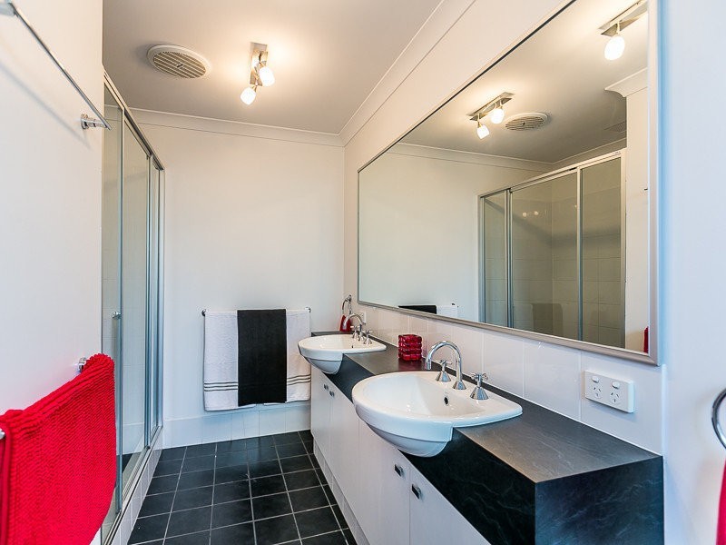 16 Atley Pass, Carramar WA 6031