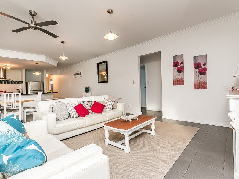 16 Atley Pass, Carramar WA 6031